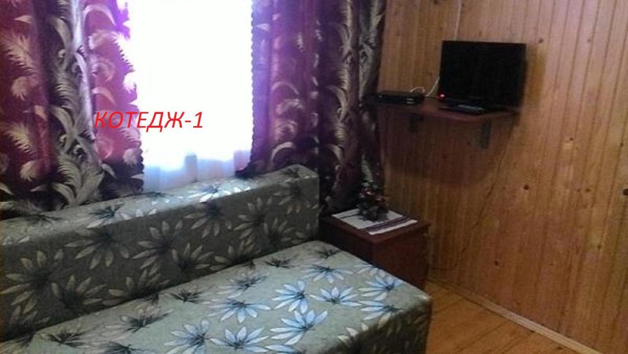 Котедж ,,Тік" Hotel ตาราริฟ ภายนอก รูปภาพ