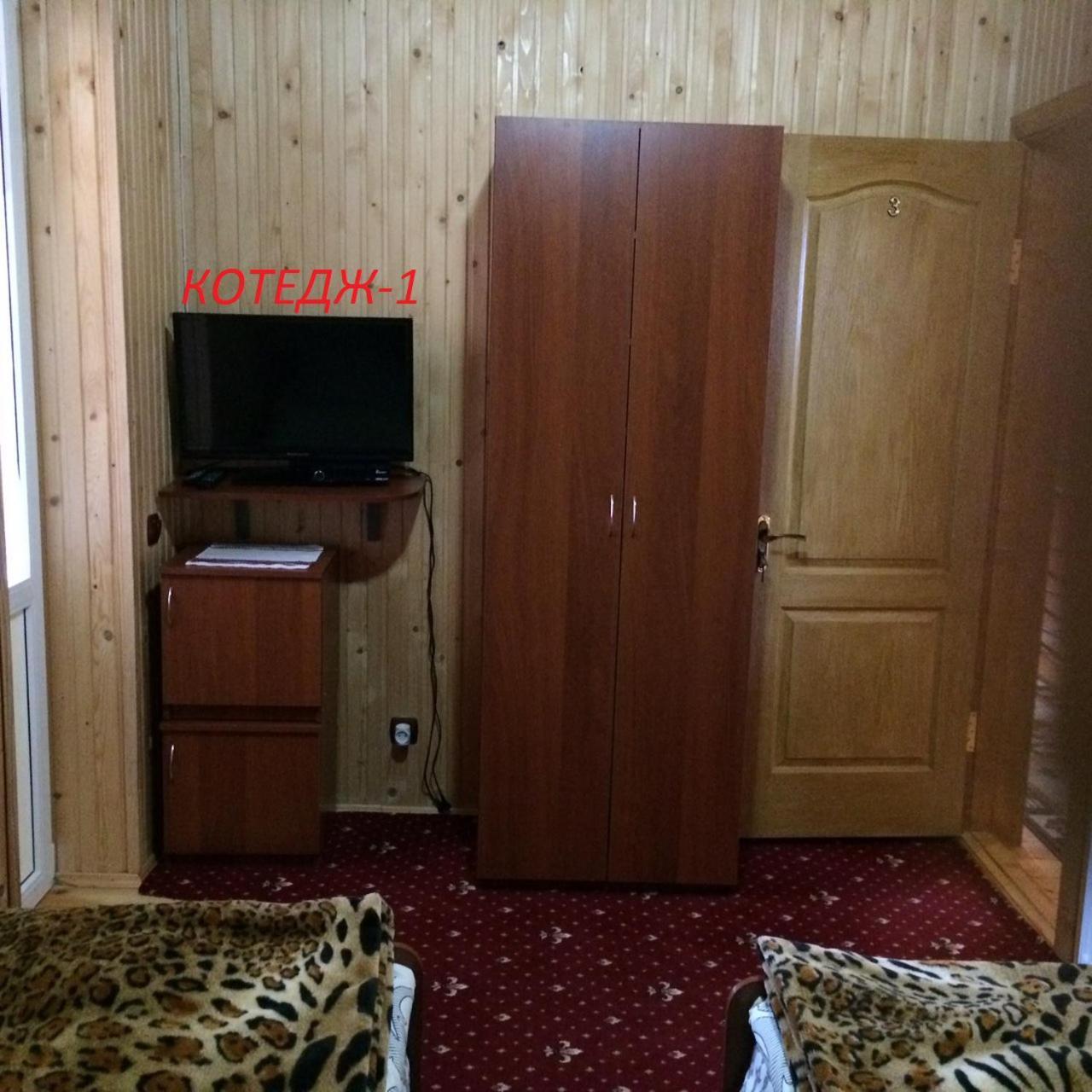 Котедж ,,Тік" Hotel ตาราริฟ ภายนอก รูปภาพ