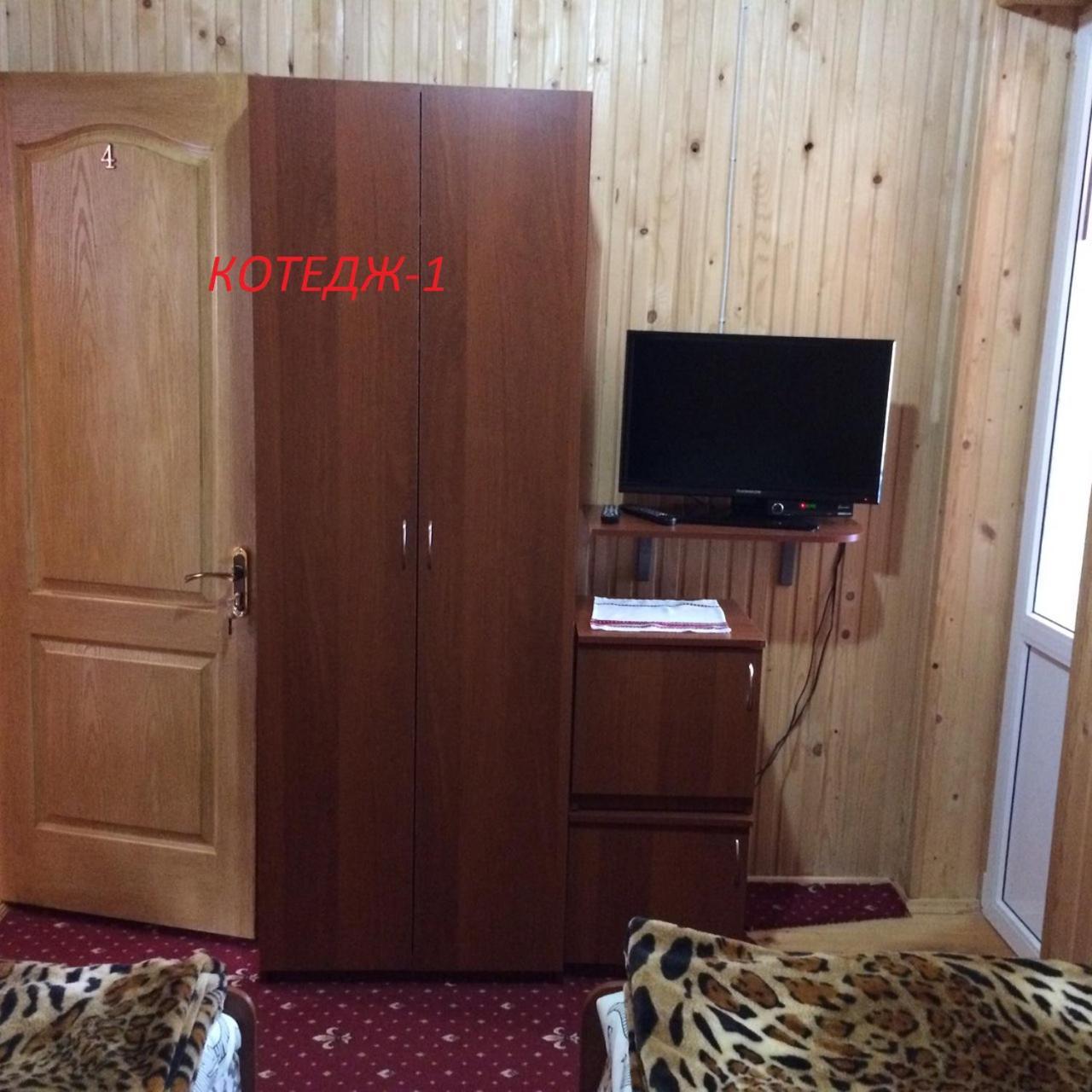 Котедж ,,Тік" Hotel ตาราริฟ ภายนอก รูปภาพ